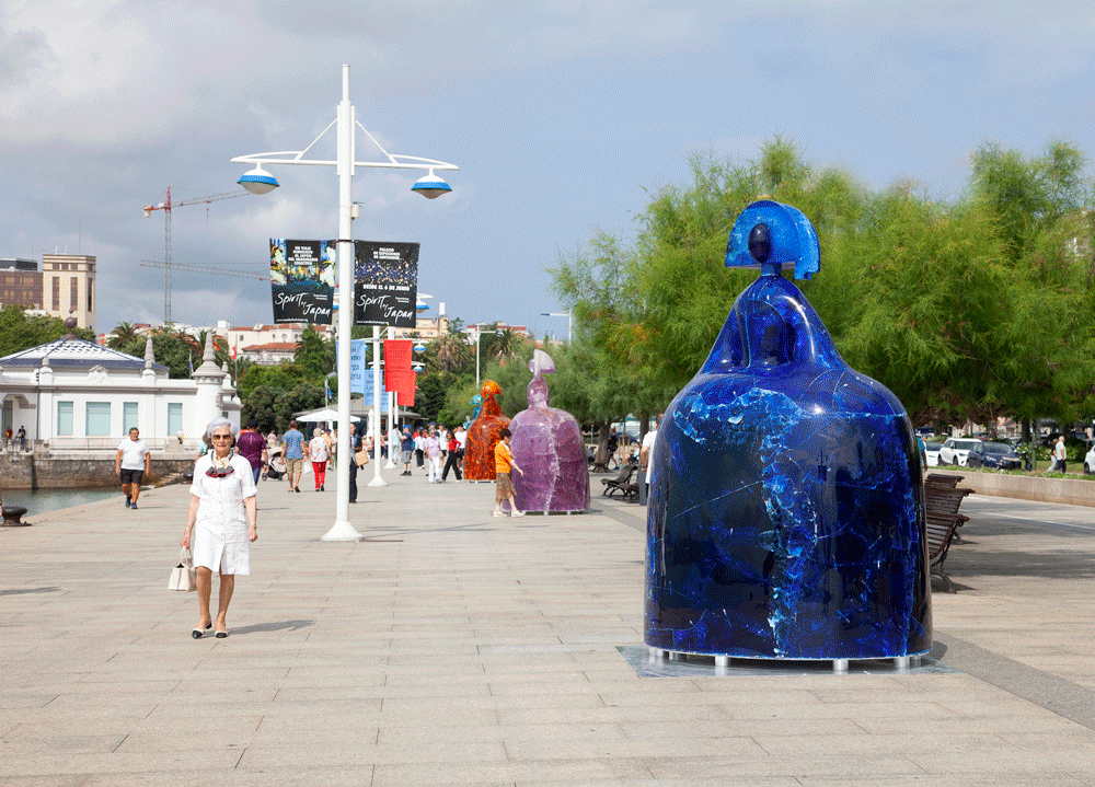 Monumental sculptures by Manolo Valdés in Santander